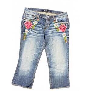 New Driftwood Floral Embroidered Long Jean Short Capri 32